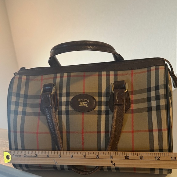 vintage Burberry Boston bag featuring the iconic Haymarket bag - Picture 14 of 16